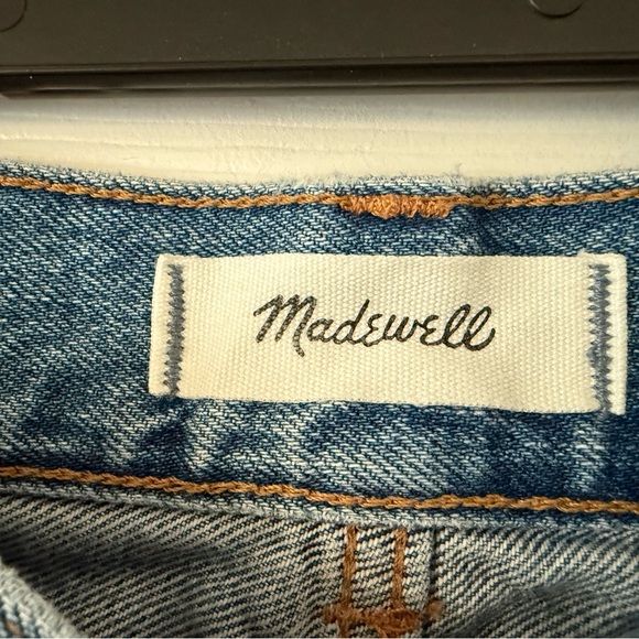 Madewell The Balloon Barrel Leg Jeans with Light Distressing - Picture 4 of 7